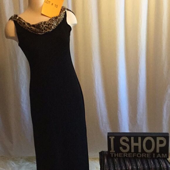 Maxi dress in black crepe like material in 7/8 - Picture 1 of 8